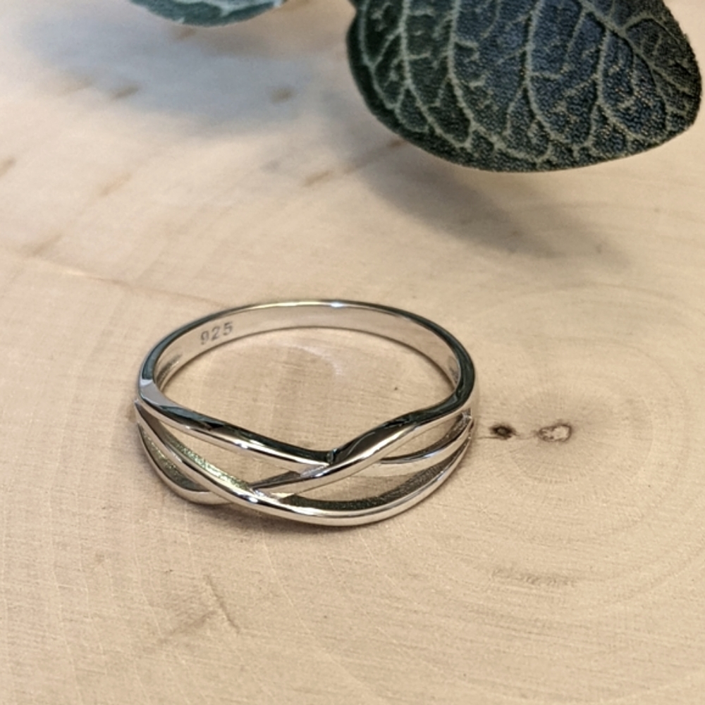 925 Sterling Silver Ring Criss Cross Size 7 Women's Jewelry